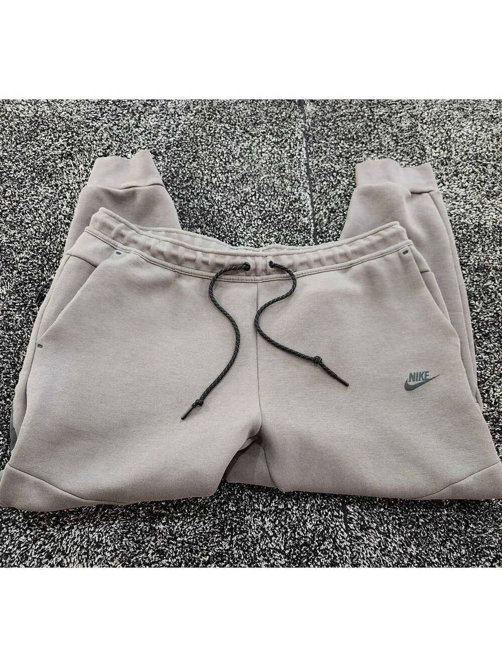 Nike Tech Fleece Joggers Sweatpants Men’s Size 2XL XXL Cave Stone/Black active